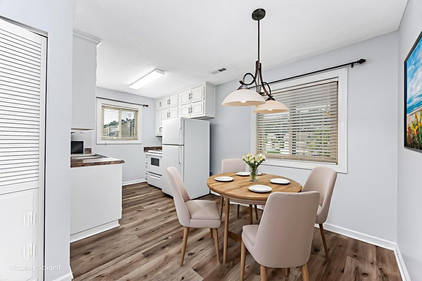 Prime Location! Move in ready &amp; pristine 2-bedroom, 2-bathroom - photo 10