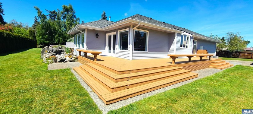 MAGNIFICENT SHOWPIECE! Just moments from all that Sequim has to - photo 10