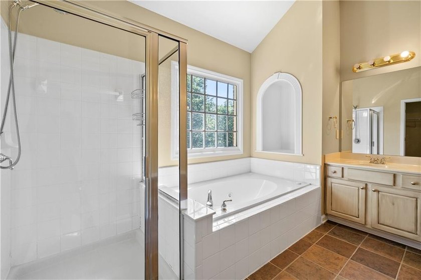 Come see this stunning home in the Parkside Section of Hamilton - photo 36