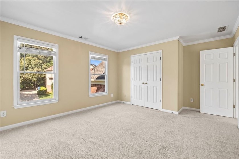 Come see this stunning home in the Parkside Section of Hamilton - photo 41