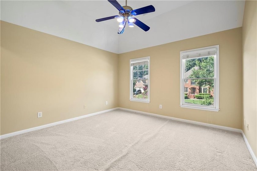 Come see this stunning home in the Parkside Section of Hamilton - photo 42
