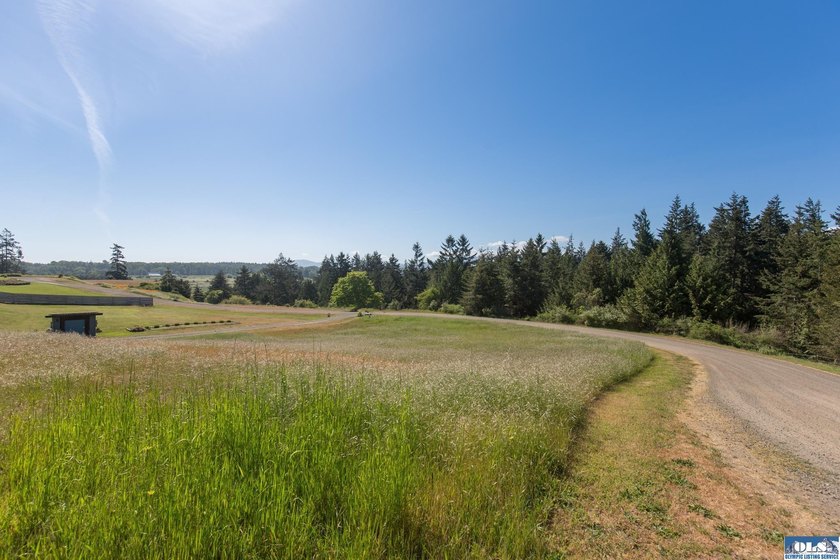 Discover the perfect blend of natural beauty, serenity and - photo 8