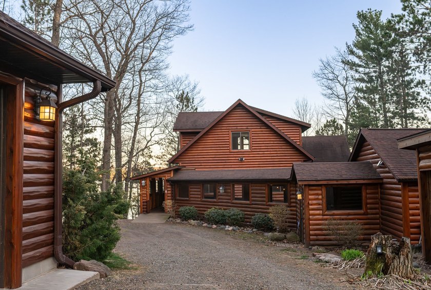 Experience the ultimate Northwoods retreat on the shores of Lac - photo 2