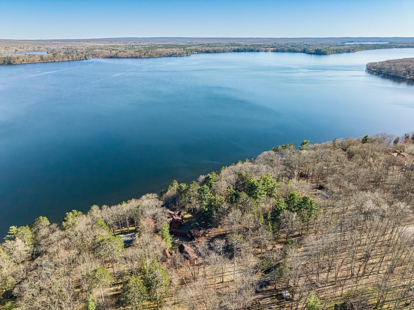Experience the ultimate Northwoods retreat on the shores of Lac - photo 3