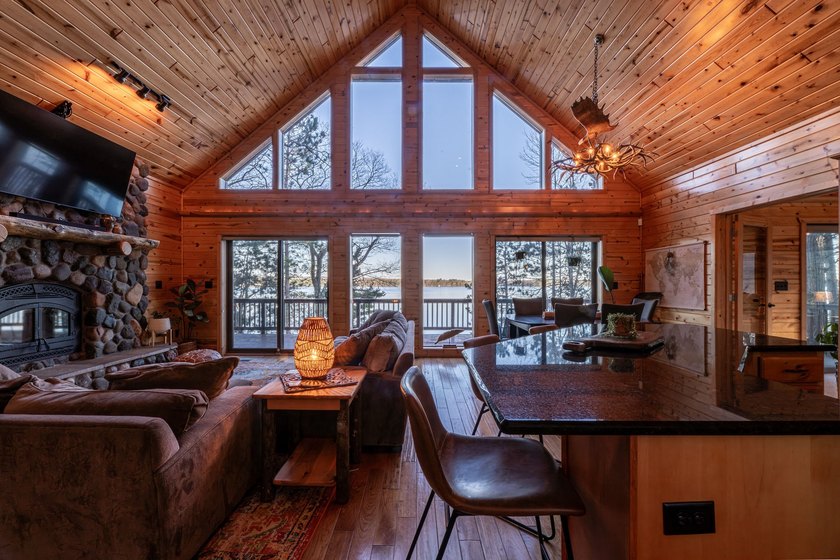 Experience the ultimate Northwoods retreat on the shores of Lac - photo 5