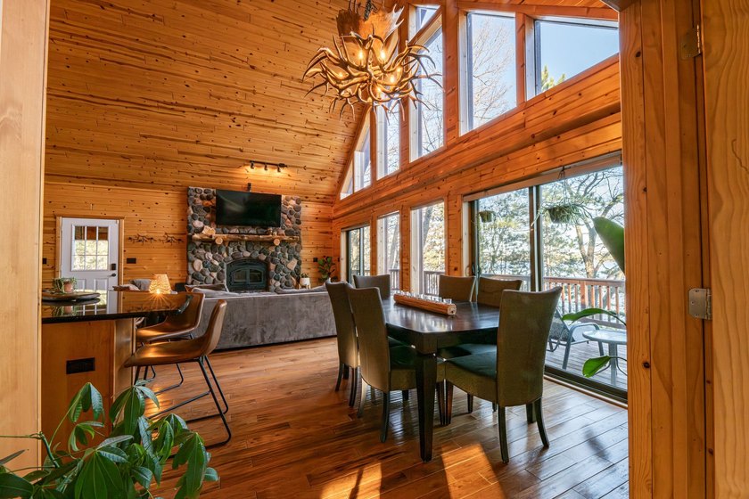 Experience the ultimate Northwoods retreat on the shores of Lac - photo 6