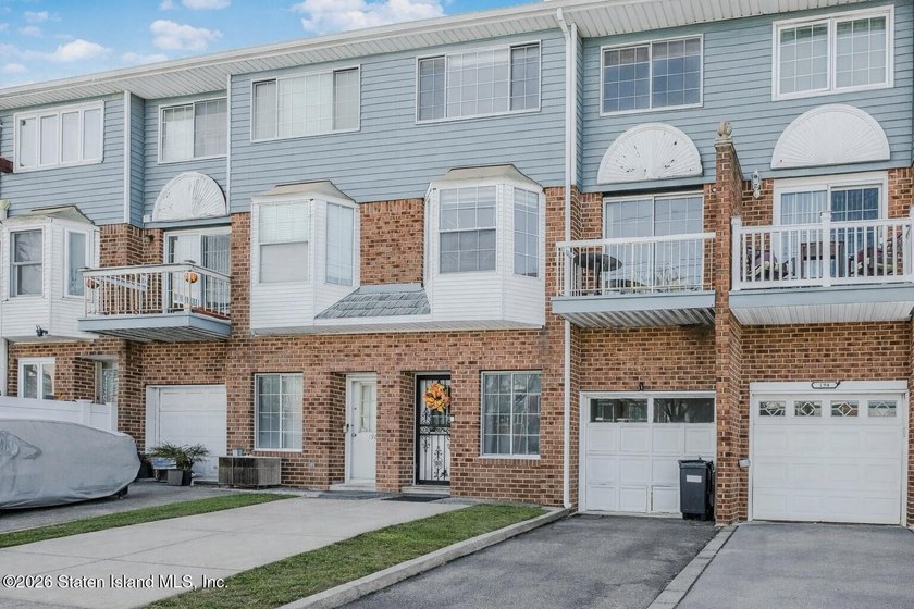 Welcome to 192 Monahan Ave- this recently renovated and spacious - photo 3