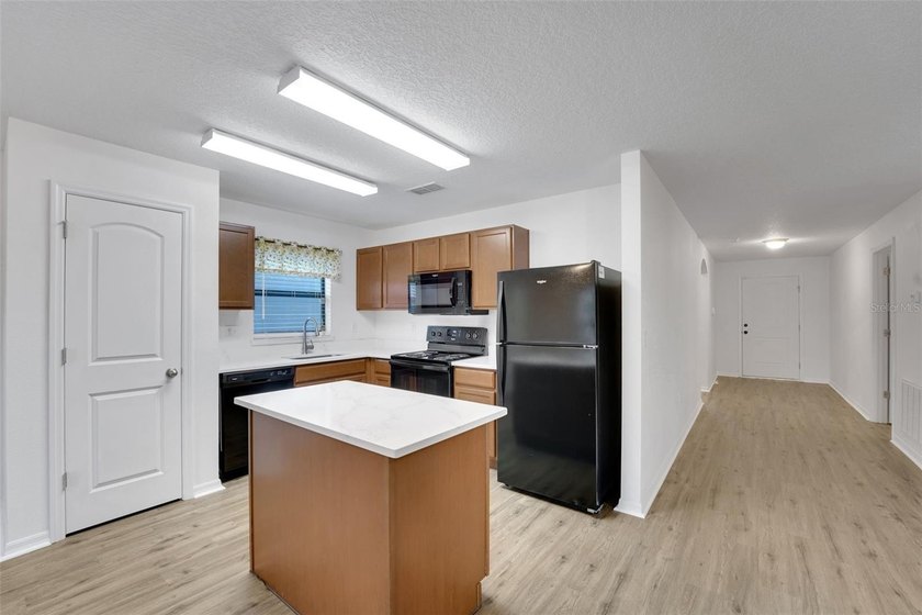 Don't miss this move-in ready 3 bed, 2 bath home in the heart of - photo 4