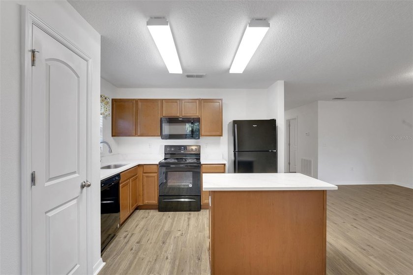Don't miss this move-in ready 3 bed, 2 bath home in the heart of - photo 5