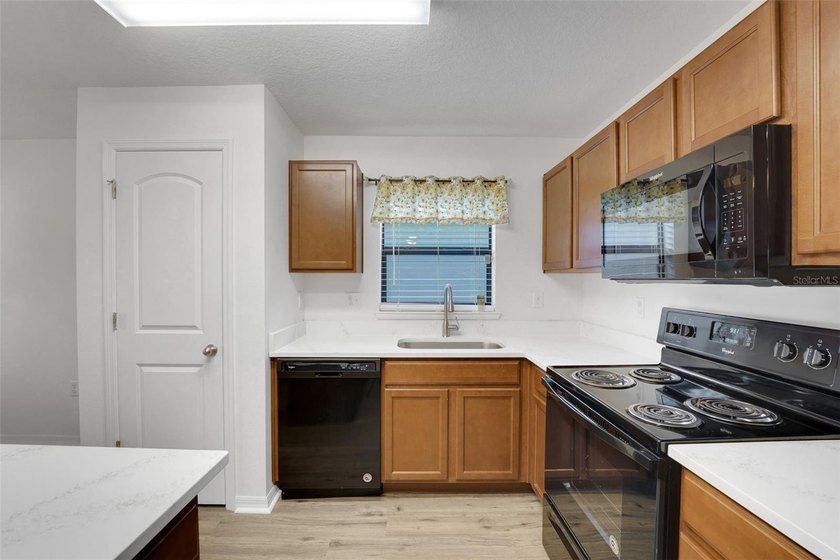 Don't miss this move-in ready 3 bed, 2 bath home in the heart of - photo 6