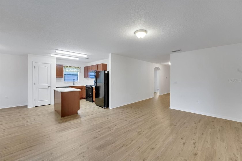 Don't miss this move-in ready 3 bed, 2 bath home in the heart of - photo 7