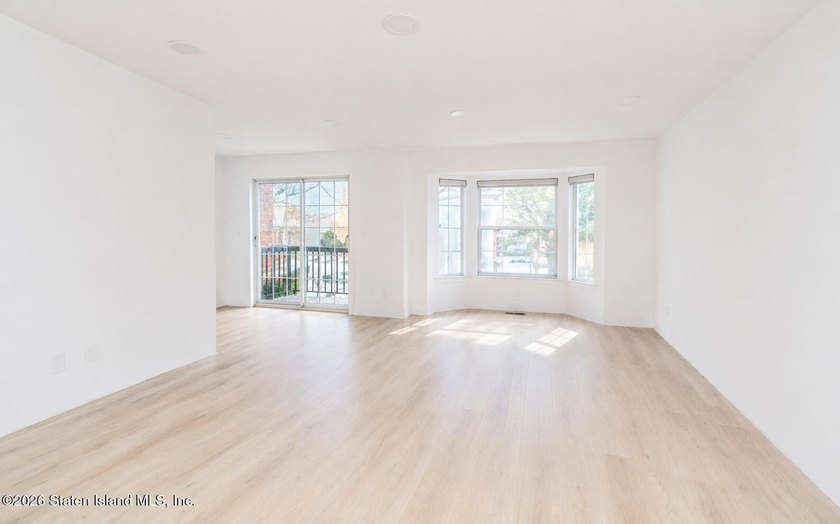 Welcome to 192 Monahan Ave- this recently renovated and spacious - photo 9