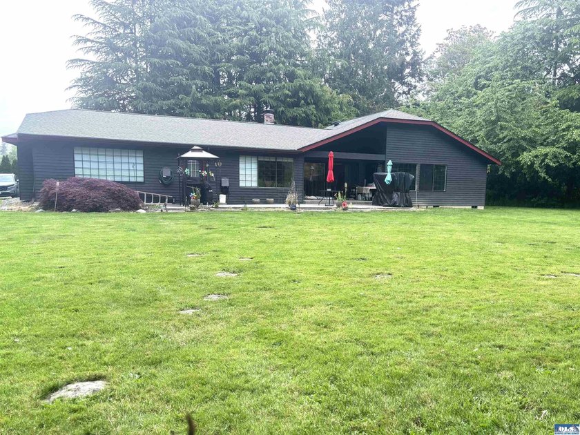 Beautiful 2 bedroom, 3 bath home on one level. This is a - photo 6