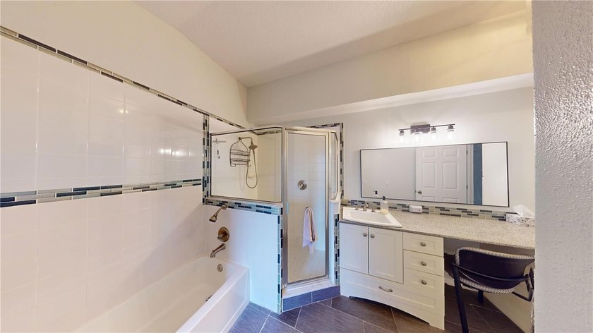There's plenty of space inside and outside of this 5 Bedroom, 2 - photo 31