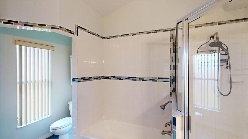 There's plenty of space inside and outside of this 5 Bedroom, 2 - photo 32