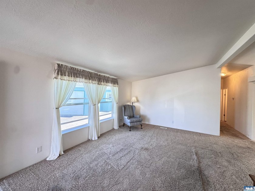 Welcome to easy, one-level living in the heart of Sequim! This - photo 4