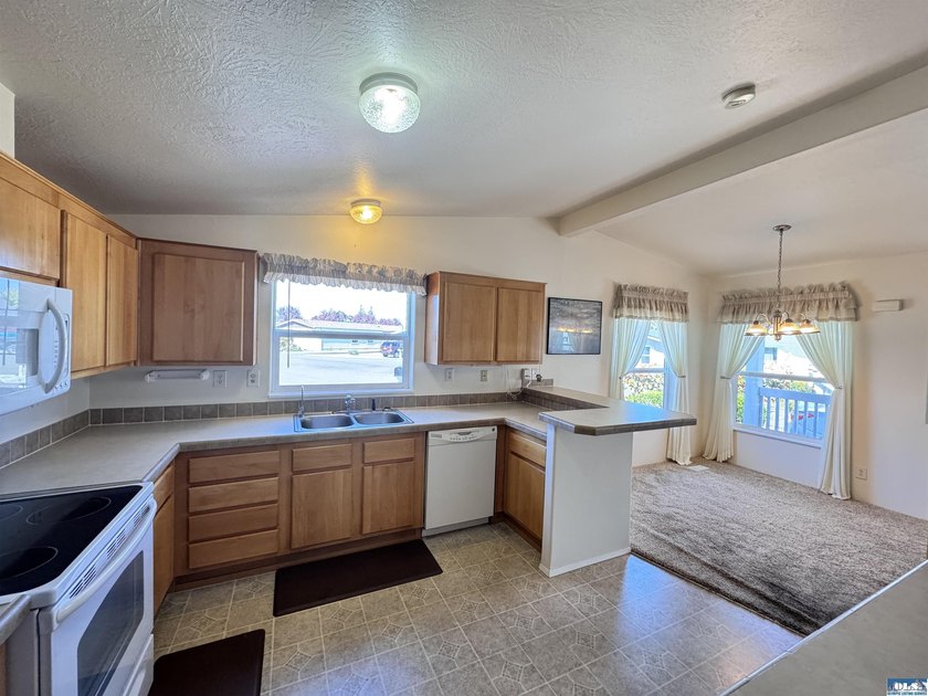 Welcome to easy, one-level living in the heart of Sequim! This - photo 7