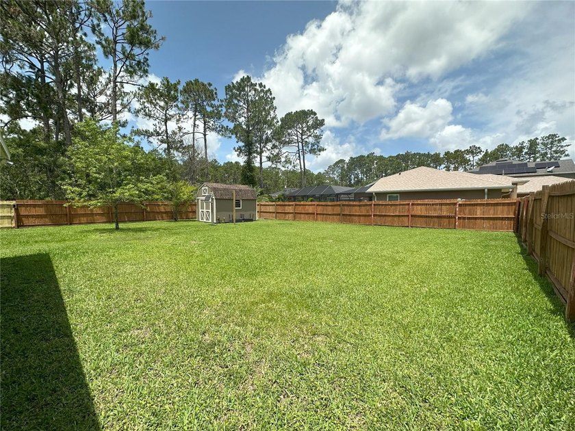 There's plenty of space inside and outside of this 5 Bedroom, 2 - photo 38
