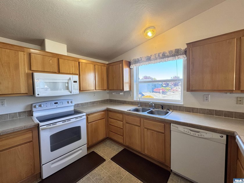 Welcome to easy, one-level living in the heart of Sequim! This - photo 9