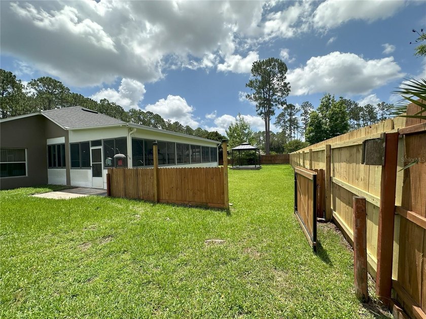 There's plenty of space inside and outside of this 5 Bedroom, 2 - photo 42