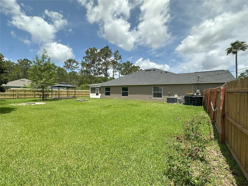 There's plenty of space inside and outside of this 5 Bedroom, 2 - photo 47