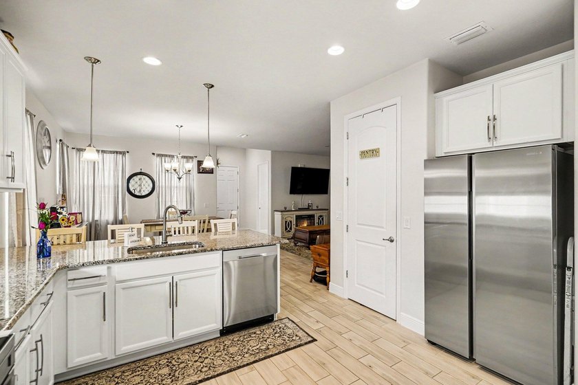 Welcome home! This beautiful single family home was built in - photo 11