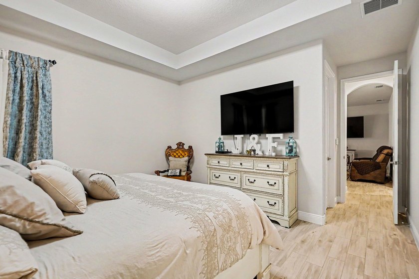 Welcome home! This beautiful single family home was built in - photo 13