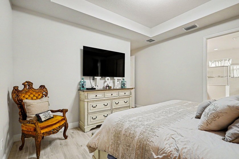 Welcome home! This beautiful single family home was built in - photo 16