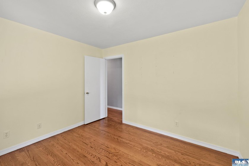 This Classic Cherry Hill home is a delight! Great layout with - photo 9