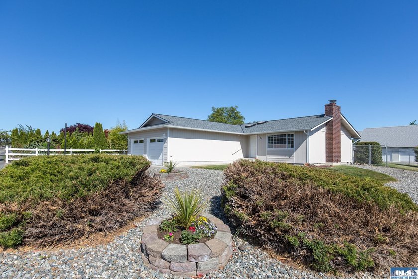 From top to bottom, this lovely one story home has been updated - photo 3