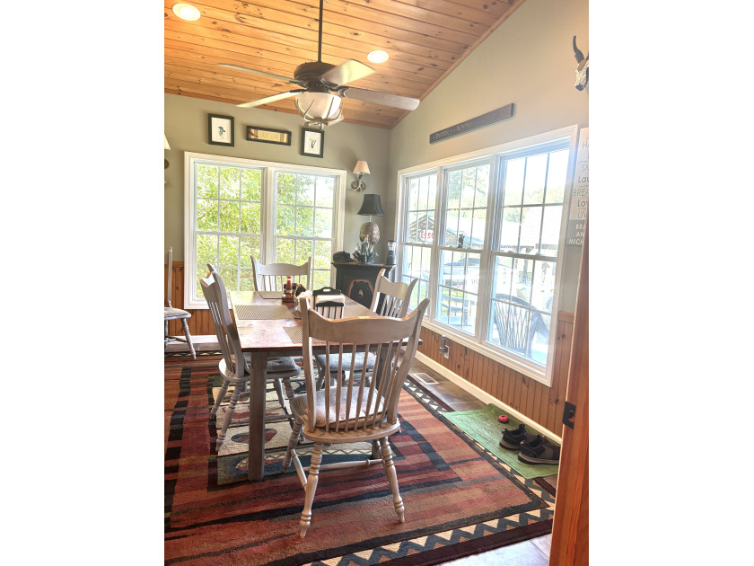 Large Dining Room with Great Views and private Patio - photo 25