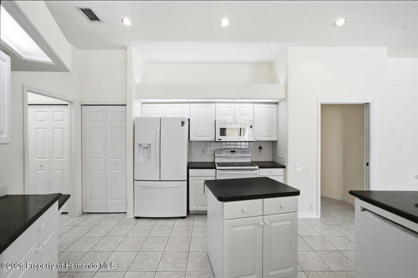 Located in Glen Lakes, this beautiful 1994 Arthur Rutenberg - photo 26