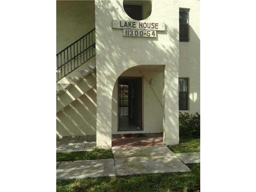 Welcome to this 2-bedroom, 2-bathroom condo located in the - photo 31