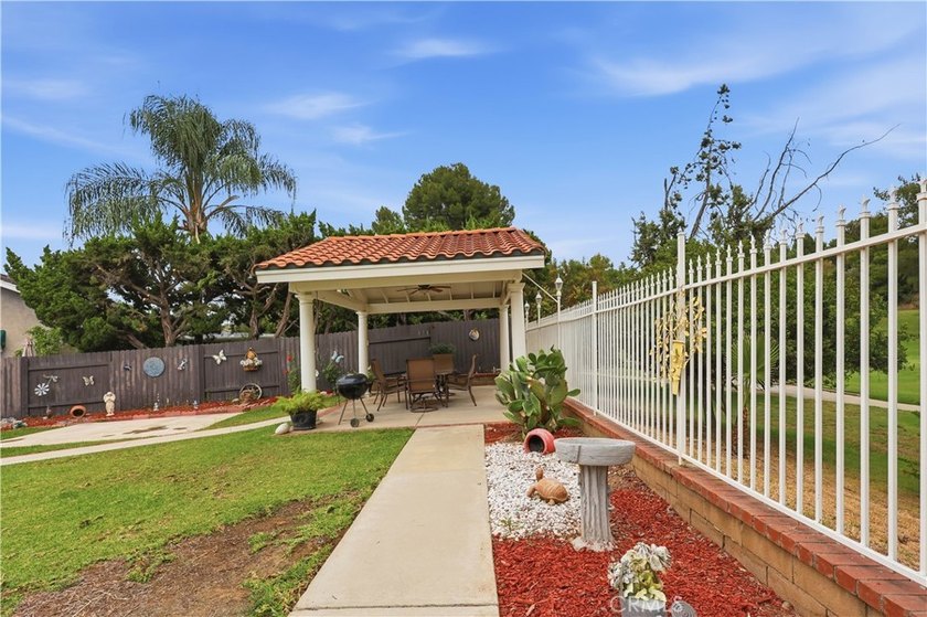 Beautiful single-story home in the desirable Via Verde area of - photo 41