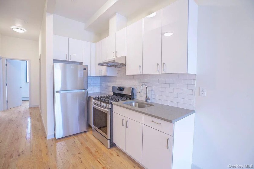 Great location brand new building with 8 free market rental - photo 3