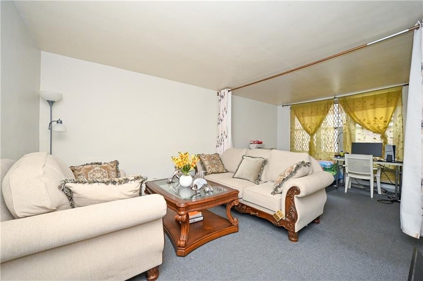 WHY RENT WHEN YOU CAN OWN?! Welcome to this spacious 1-bedroom - photo 8