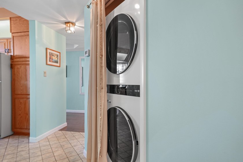 This bright and fresh 2-bedroom Gulf-front unit has been - photo 10