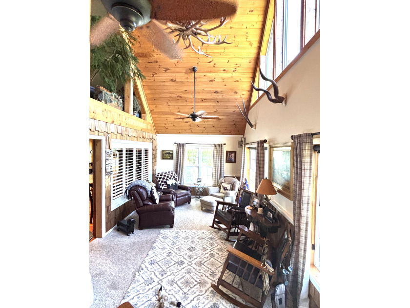 Great Room with plenty of entertaining space - photo 4