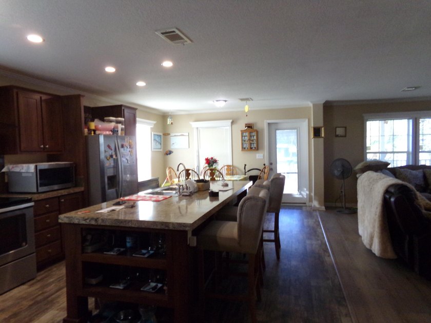 Motivated seller! 2018 Beauty-move-in ready and worry free! This - photo 3