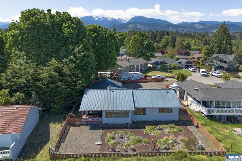 Perched on a high-bank overlooking the waterfront, this property - photo 3