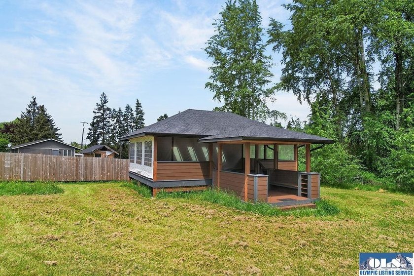 Creekside Property with Multiple Utilities &amp; Improvements. Rare - photo 3