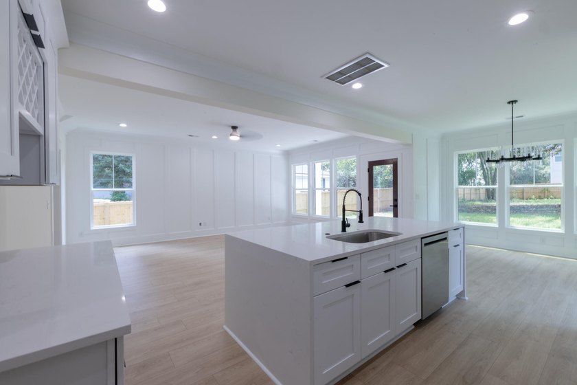 $10,000 in buyer's closing costs/prepaids and/or rate buy down - photo 24