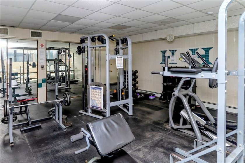 Spacious 1-bedroom condo located in a well-maintained complex in - photo 8