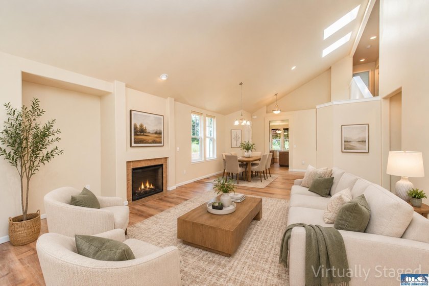 A beautifully updated and lovingly cared for townhouse, this - photo 10