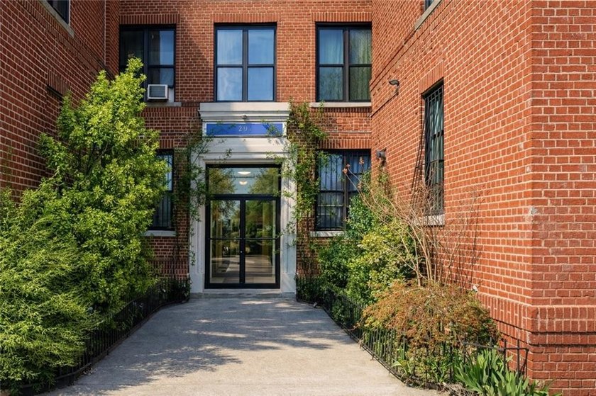 Welcome to 291 Martense St in the heart of Brooklyn, NY! This - photo 4