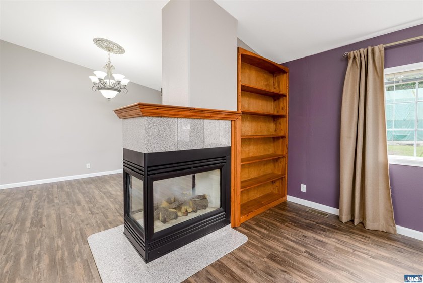 Welcome home to this beautifully maintained 3-bedroom, 2-bath - photo 10