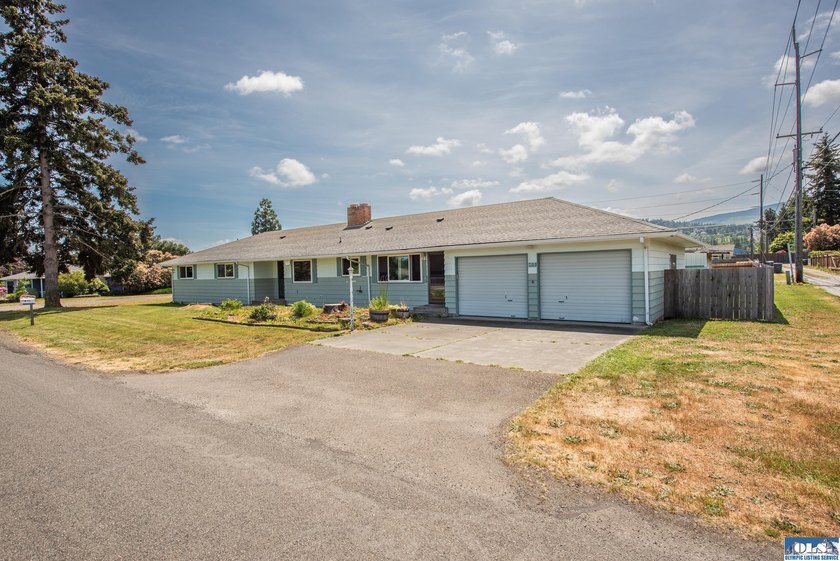 Beautiful four bedroom, 1896 sq. ft. home for sale in Sequim! - photo 2