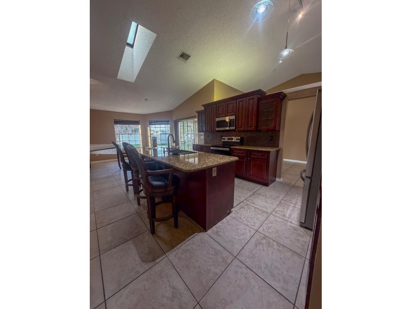 Beautiful and spacious 3 bedroom, 2 bath home with a 2 car - photo 17