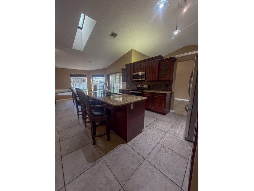 Beautiful and spacious 3 bedroom, 2 bath home with a 2 car - photo 19