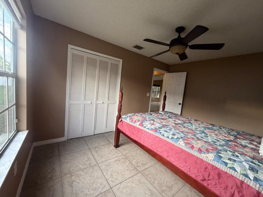 Beautiful and spacious 3 bedroom, 2 bath home with a 2 car - photo 25